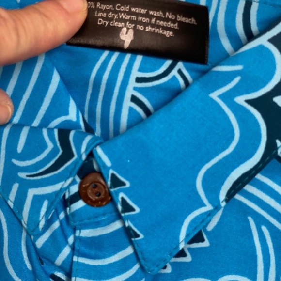 Polynesian Inspired Shirt - Picture 4 of 4